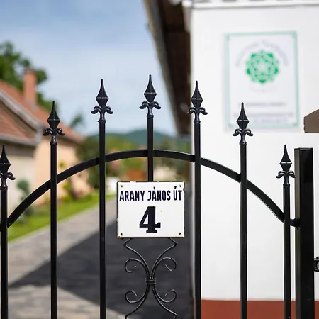 Lägenhet Koevirozsa Vendeghaz *