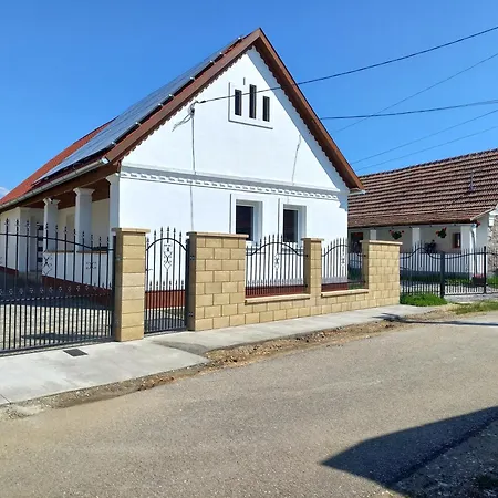 Koevirozsa Vendeghaz Apartment Cserepfalu