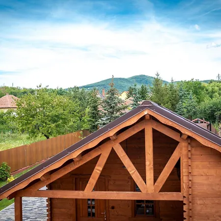 Kövirózsa Cserepfalu